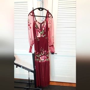 🔷️LIMITED TIME💲ALE!!🔷️ NEW M Size NWOT embroided Soieblu gown floral burgundy